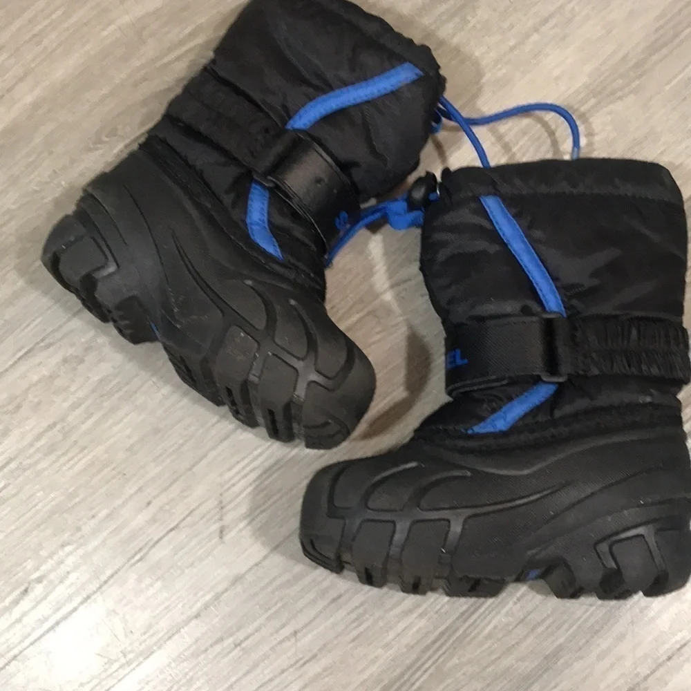 Sorel Boys Flurry Winter Snow Boot Black Duck Toe Bungee Cord Hook & Loop